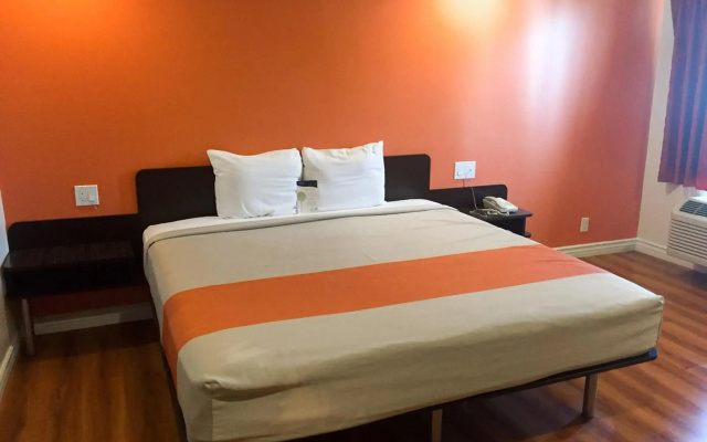 photo 3 of Motel 6 Gardena