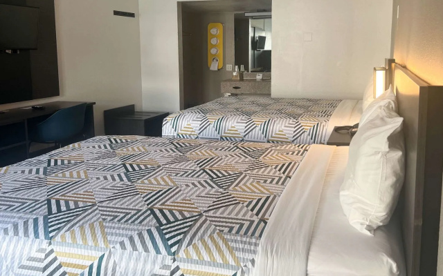 photo 3 of Motel 6 Glendale AZ