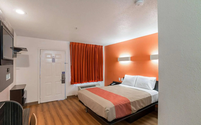 photo 3 of Motel 6 Grand Prairie, TX - Near Six Flags Drive