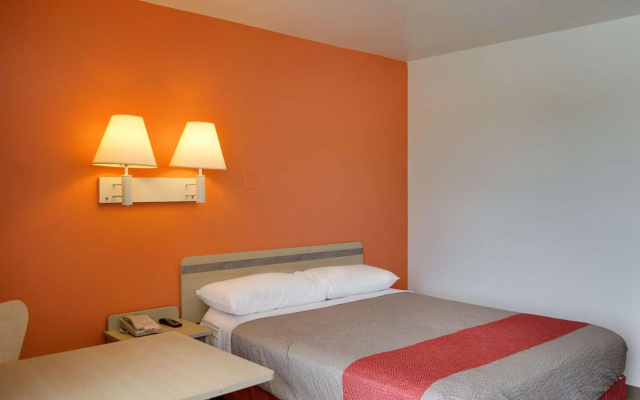 photo 5 of Motel 6 Gulfport, MS – Airport