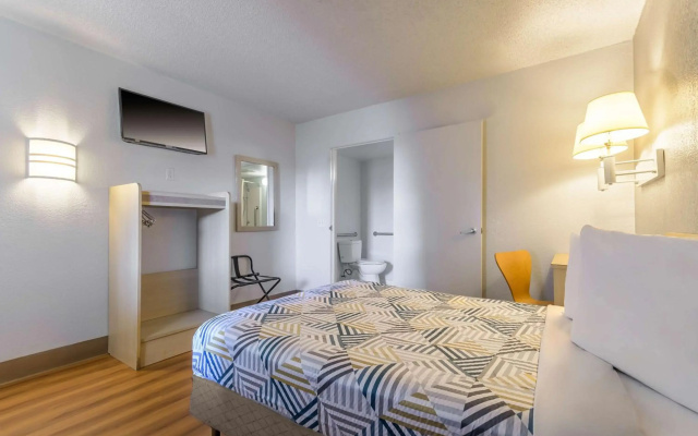 photo 2 of Motel 6 Hayward, CA – Silicon Valley Gateway