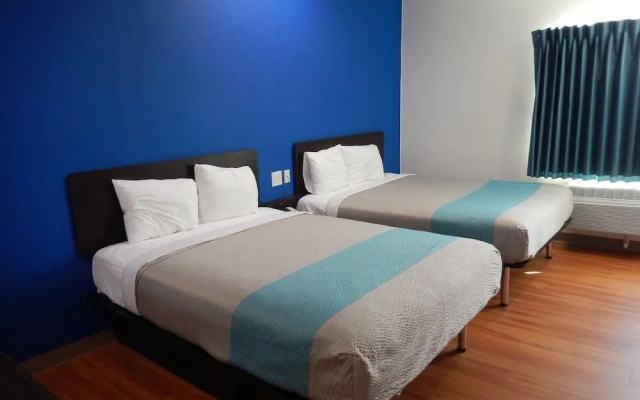 photo 5 of Motel 6 Houston - Downtown North