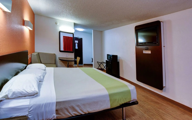 photo 2 of Executive Inn & Suites