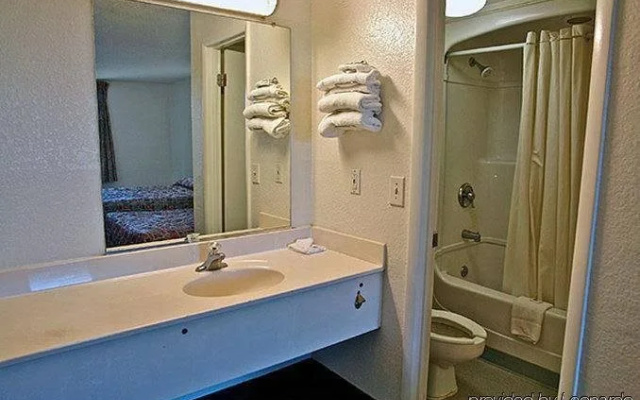 photo 4 of Motel 6 Huntsville - Madison