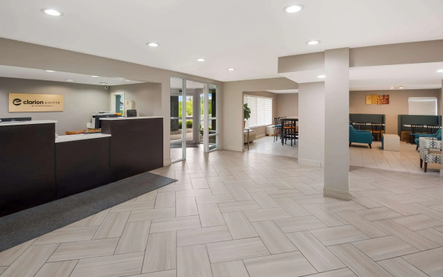 photo 2 of Clarion Pointe Indianapolis Northeast