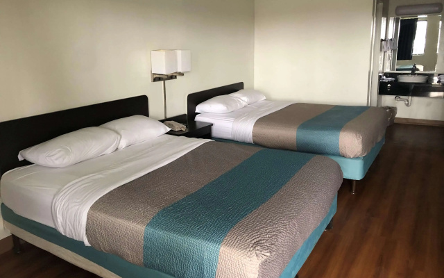 photo 3 of Days Inn by Wyndham Indianapolis South