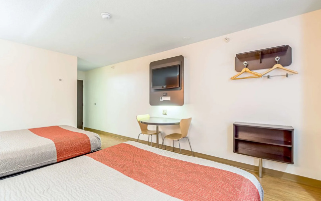 photo 3 of Motel 6 Indianapolis Carmel