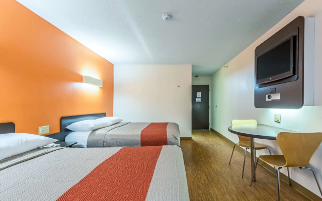 photo 4 of Motel 6 Indianapolis Carmel