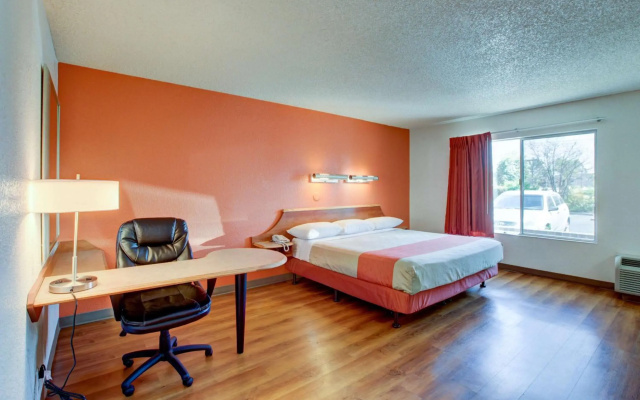 photo 2 of Motel 6 Irvine - Orange County Airport