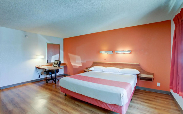 photo 4 of Motel 6 Irvine - Orange County Airport