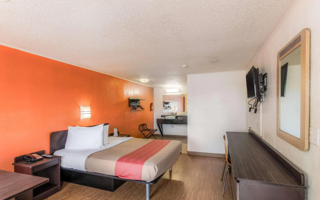 photo 3 of Motel 6 Kalamazoo, MI