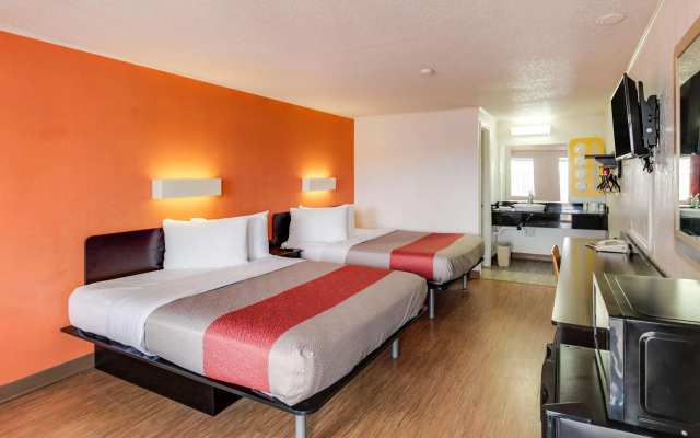 photo 4 of Motel 6 Kalamazoo, MI