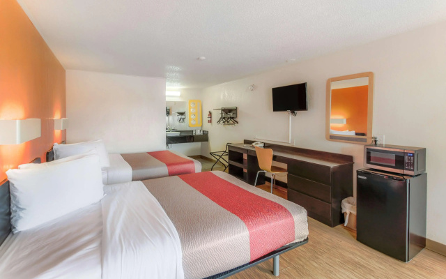 photo 5 of Motel 6 Kalamazoo, MI