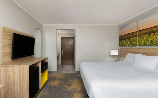 photo 5 of Days Inn by Wyndham Kansas City Northeast