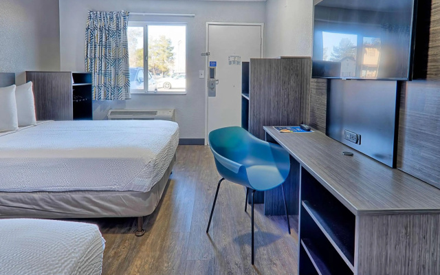 photo 2 of Motel 6 Lancaster, CA