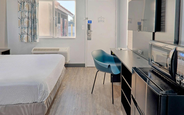 photo 4 of Motel 6 Lancaster, CA