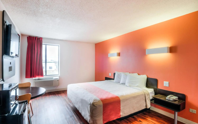 photo 5 of Motel 6 Lansing, IL - Chicago South