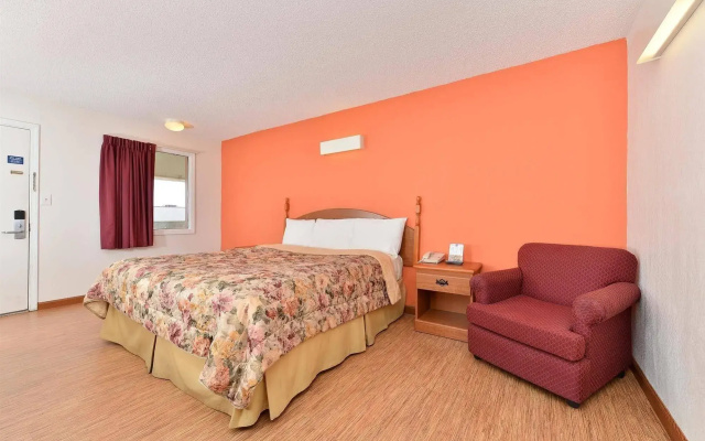 photo 2 of Crossroads Inn