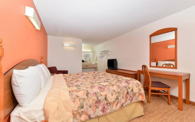 photo 4 of Crossroads Inn