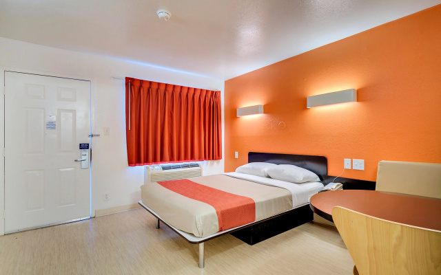 photo 4 of Motel 6 Linthicum Heights, MD - BWI Airport