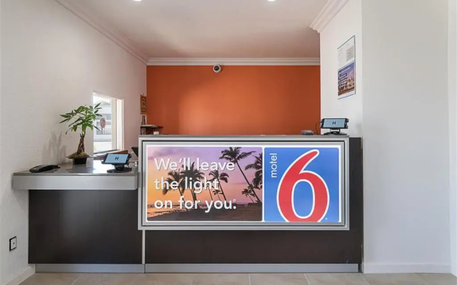 photo 2 of Motel 6 Lomita, CA