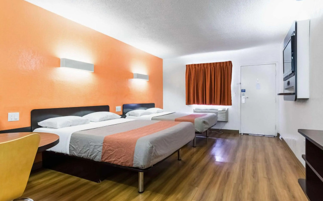 photo 5 of Motel 6 Long Beach, CA - International City