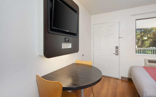 photo 5 of Motel 6 Arcadia, CA - Los Angeles - Pasadena Area