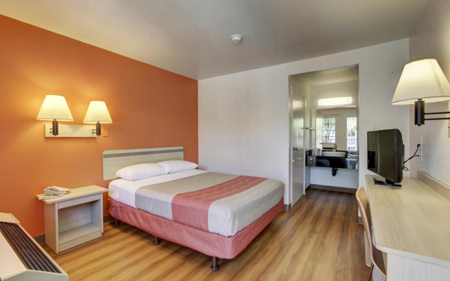 photo 4 of Motel 6 Bellflower, CA - Los Angeles