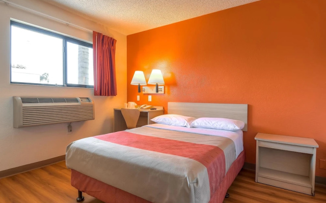 photo 4 of Motel 6 Los Angeles - Harbor City