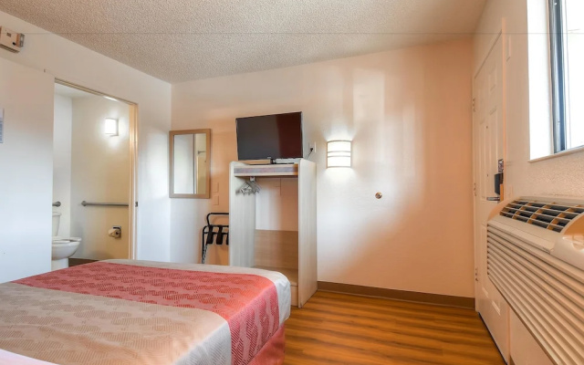 photo 5 of Motel 6 Los Angeles - Harbor City