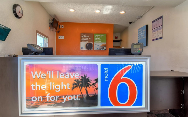 photo 2 of Motel 6 Los Angeles - Long Beach