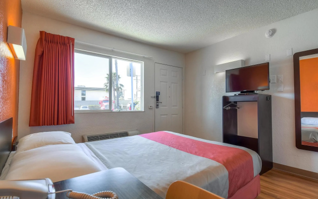 photo 4 of Motel 6 Los Angeles - Long Beach