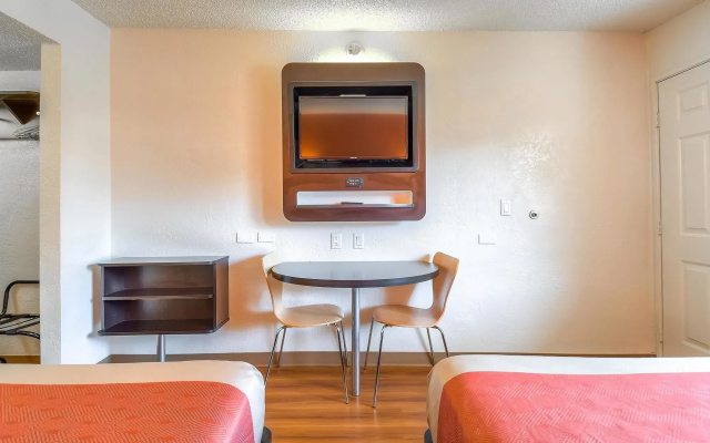 photo 5 of Motel 6 Los Angeles - Long Beach