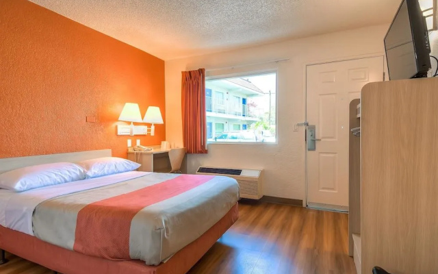 photo 5 of Motel 6 Los Angeles - Norwalk