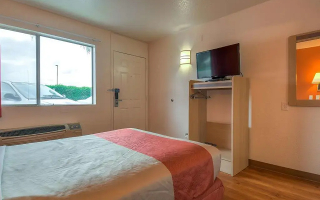 photo 3 of Motel 6 Los Angeles - Whittier