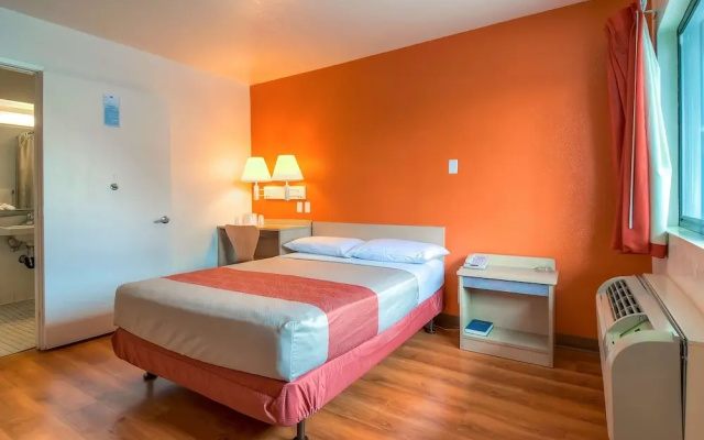 photo 2 of Motel 6 Los Angeles El Monte