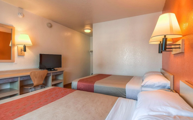 photo 4 of Motel 6 Los Angeles El Monte