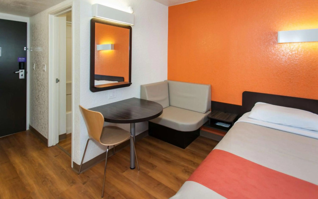 photo 5 of Motel 6 Los Angeles, CA - Los Angeles - LAX