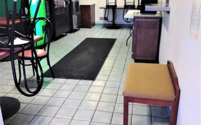 photo 2 of Red Carpet Inn Jeffersonville