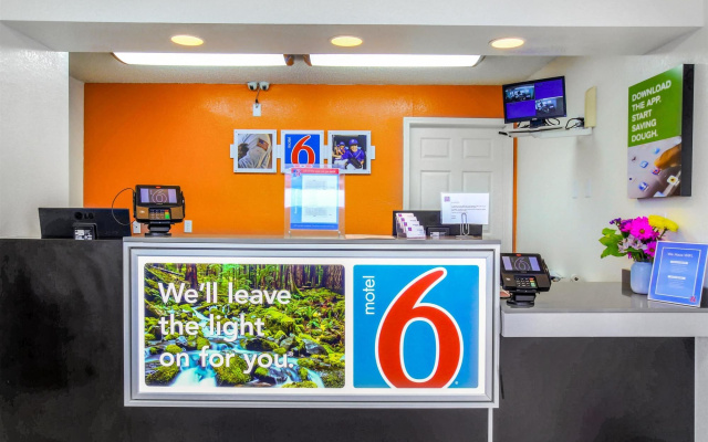 photo 2 of Motel 6 Medford, OR - North