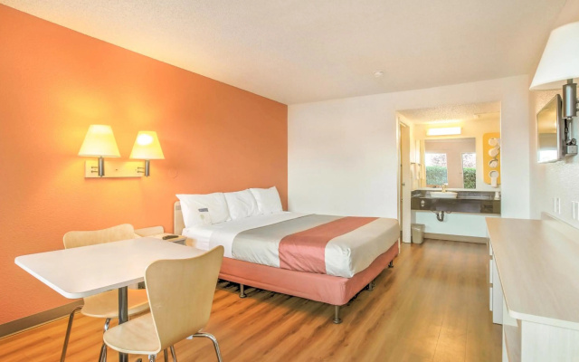 photo 5 of Motel 6 Medford, OR - North
