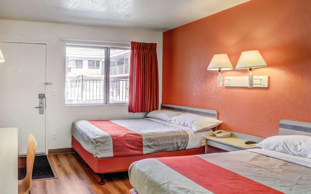 photo 2 of Motel 6 Medford, OR