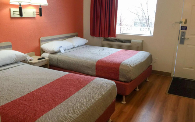 photo 3 of Motel 6 Roseville, MN - Minneapolis North