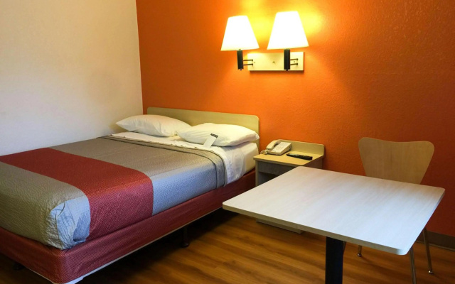 photo 4 of Motel 6 Roseville, MN - Minneapolis North