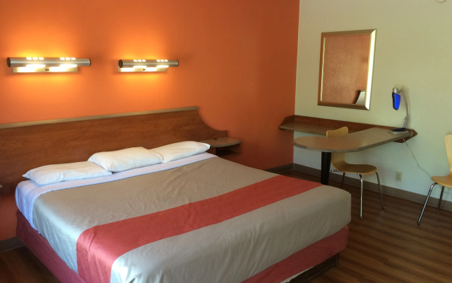photo 3 of Motel 6 Mount Vernon, IL
