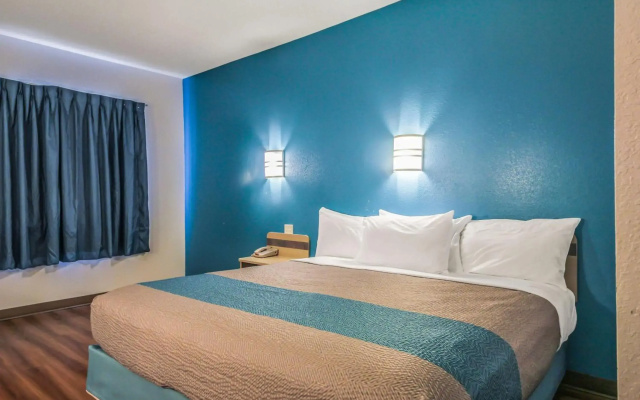 photo 4 of Motel 6 New Braunfels, TX