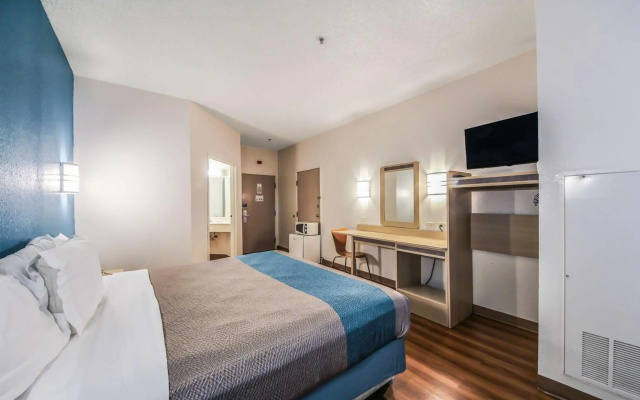 photo 5 of Motel 6 New Braunfels, TX