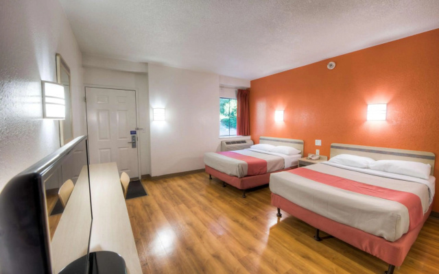 photo 2 of Motel 6 Niantic, CT - New London
