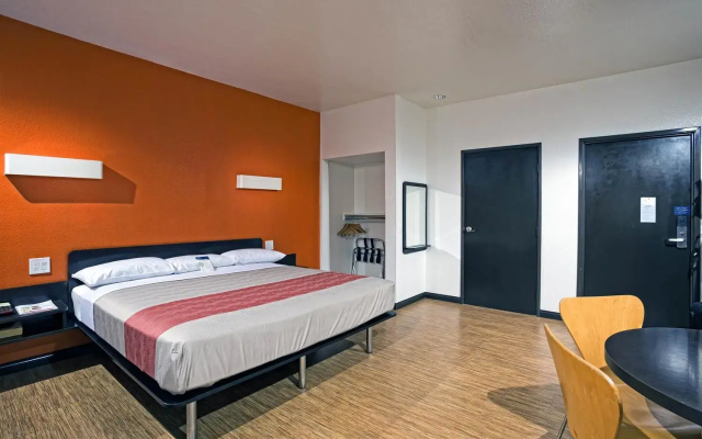 photo 3 of Motel 6 Newport Beach