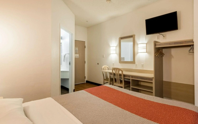photo 4 of Motel 6 Newport, TN
